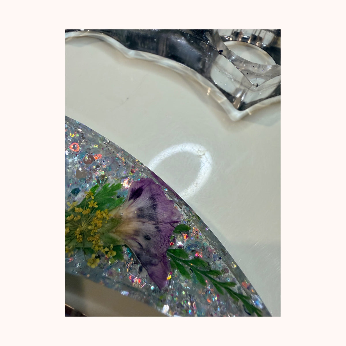 Custom flower classic wing page holder