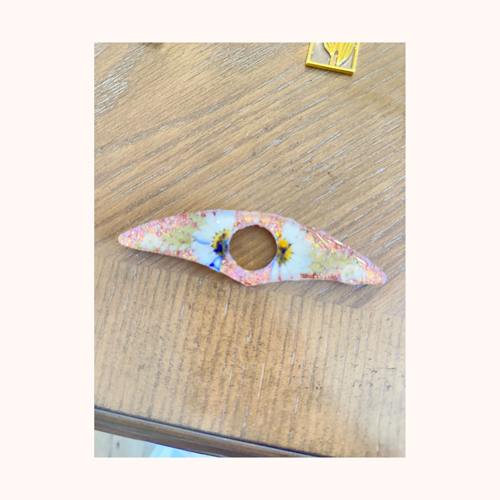 Custom pointed wing page holder